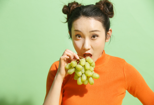 孕期吃葡萄寶寶眼睛會大嗎？吃葡萄有什么作用呢？